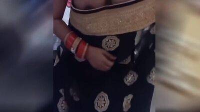 Indian Bhabhi Change Her Saree And Show Her Big Boobs With Huge Boobs - upornia.com - India