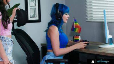 Busty Babe Pays Her Rent With Her Wet Pussy To Her Naughty Gamer Roommate Jewelz Blu - sexu.com