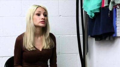 Fake titty blonde sucks mall cop after confession - drtuber.com