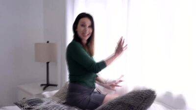 Busty milf Rayveness neighbors are making her horny - drtuber.com