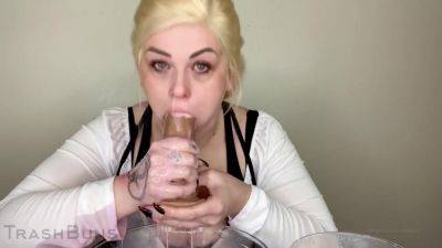 Amateur Busty Blonde Plays With Toys To Relax - hclips.com