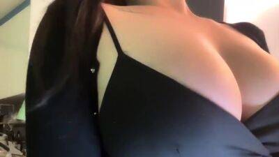 Asian hottie with nice big boobs - drtuber.com