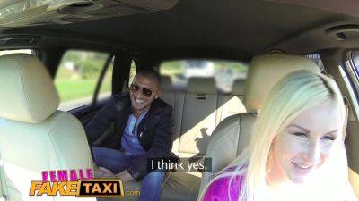Jarushka Ross fucks busty blonde driver in public after giving her a lift - sexu.com - Czech Republic