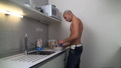 Hot sex on the kitchen with busty plumper - drtuber.com - Czech Republic