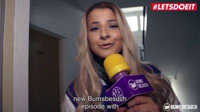 Busty Brunette July Johnson surprises pizza boy with steamy sex in HD - sexu.com - Germany