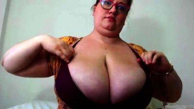 Fat BBW with big boobs masturbating and squirtin on cam - drtuber.com