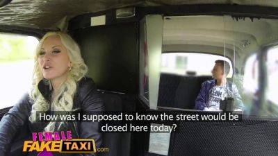 Jarushka Ross, busty Czech driver, takes on a massive dick in her taxi - sexu.com - Czech Republic