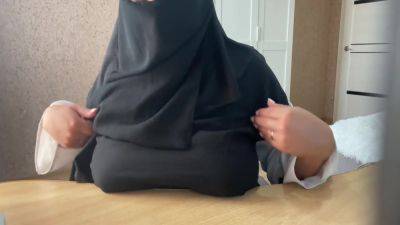 Arabic Muslim Girl With Big Boobs In Hijab Sits On Web Chat Live - hclips.com