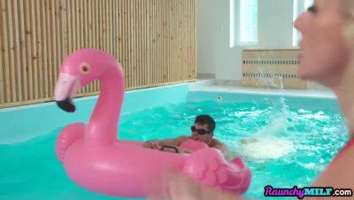 Busty swimming pool cougar mature gets fucked by stud - hotmovs.com