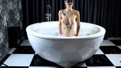 Big Bubble Bath Busty Tattooed Supermodel Sucking And Fucking Cum In Mouth Cum Kissing Couple - hotmovs.com - Russia
