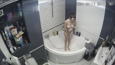 Busty College Girl Quick Shower Before Going To School - voyeurhit.com